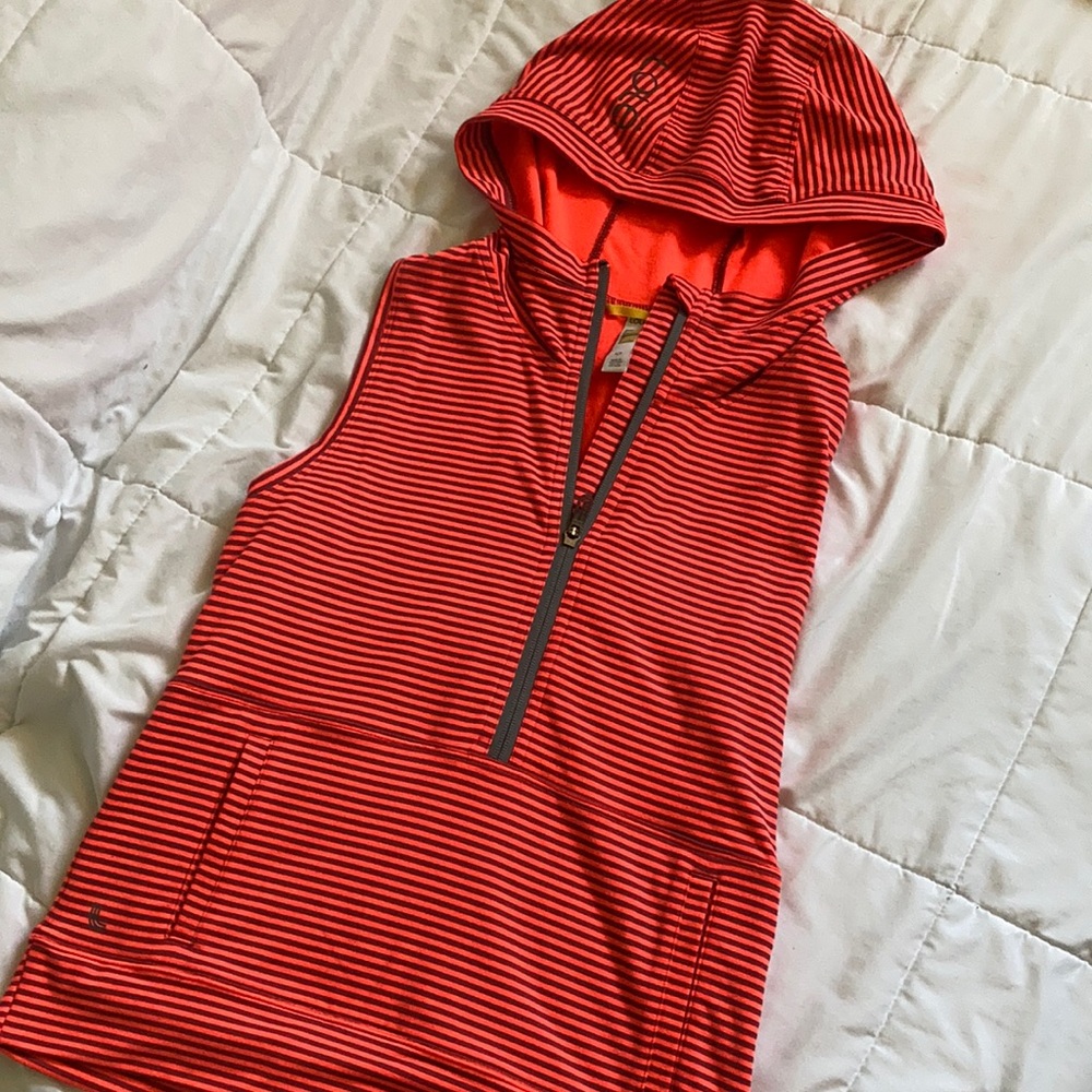 Lolë Sleeveless Vest